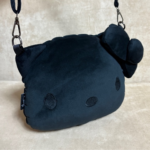 Hello Kitty velvet Crossbody Bag - Picture 2 of 5